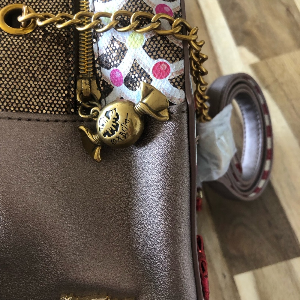 Betsey Johnson Kitsch gingerbread house Christmas Crossbody Bag new without tag - Picture 5 of 10